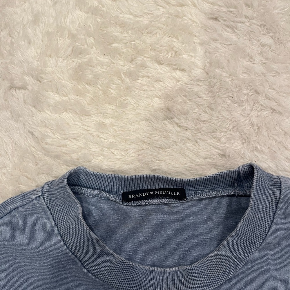 Brandy Melville Hawaii tee! - Picture 2 of 3